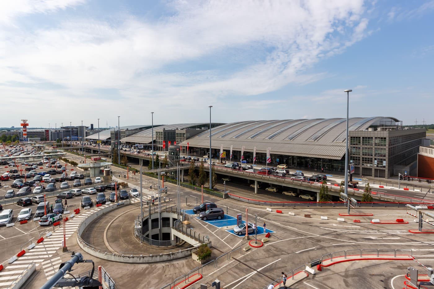 Zboruri întârziate, pasageri debarcați din avioane, zona de securitate, evacuată, pe aeroportul din Hamburg