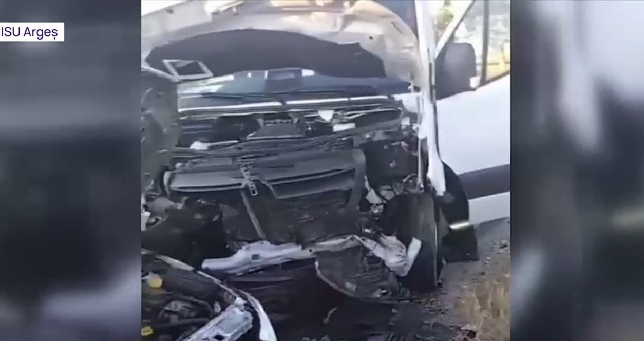 Accident grav pe A1, între un autoturism și un microbuz. Patru oameni au ajuns la spital