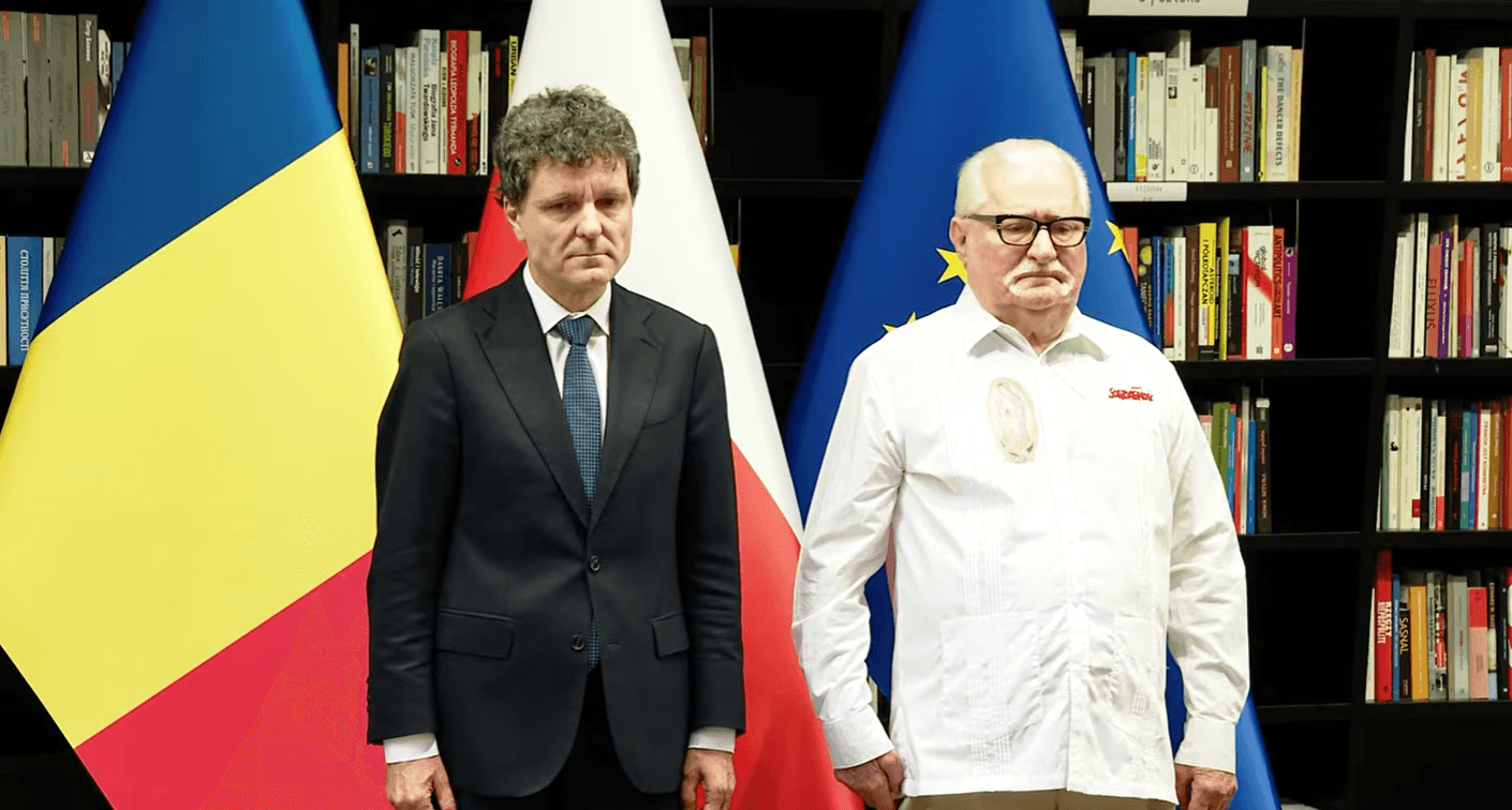 Fostul preşedinte polonez Lech Wałęsa, decorat de Nicușor Dan: „Societăţile noastre au nevoie de modele”