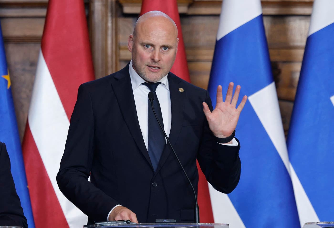 Ucraina ar trebui să contribuie la modelarea sistemului de apărare al NATO, nu să rămână în afara acestuia, afirmă premierul leton