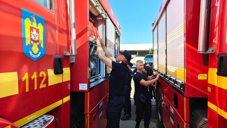 40 de pompieri români au plecat în Franța pentru a ajuta la stingerea incendiilor de vegetație
