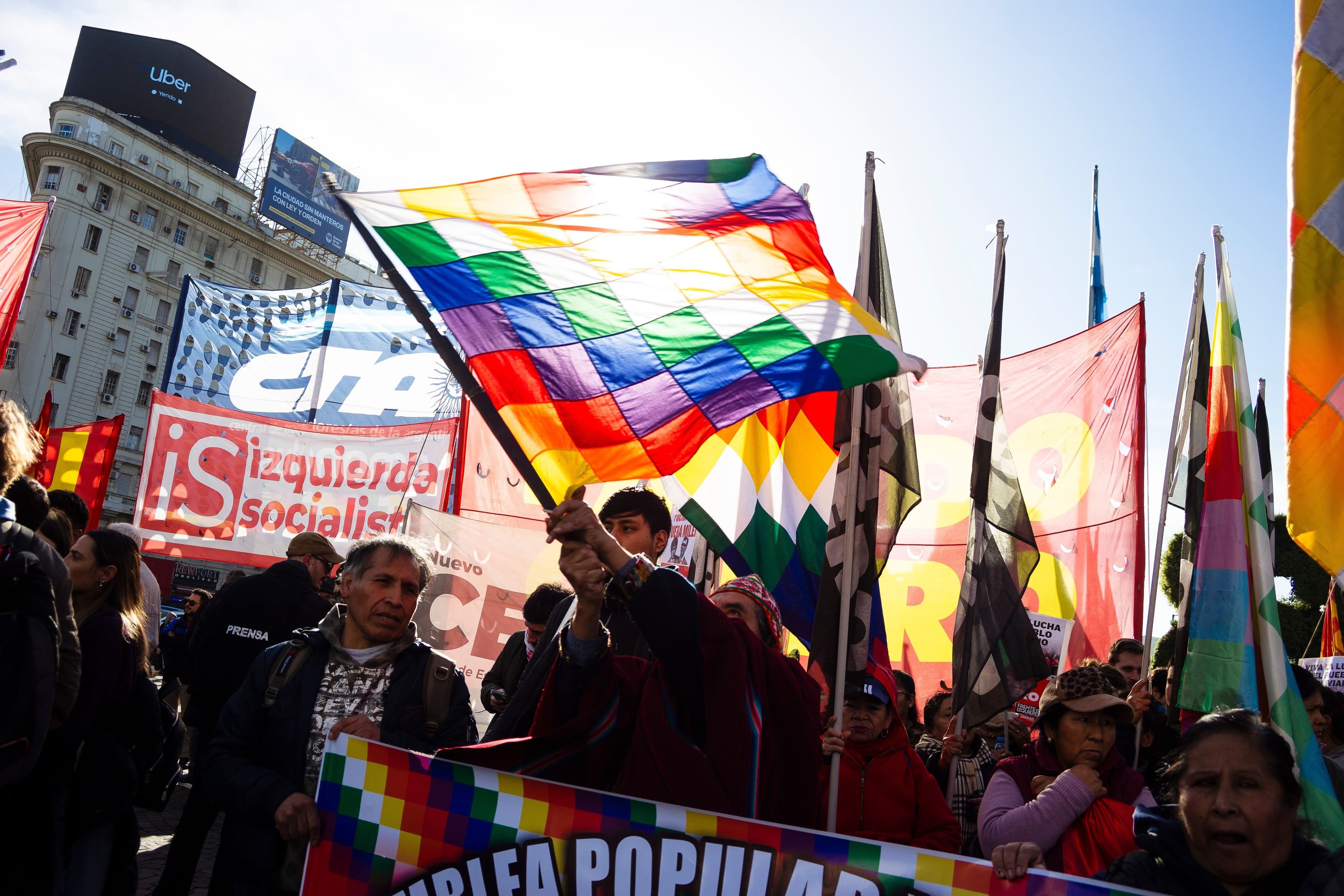Stare de urgență în Bolivia după săptămâni de blocaje: președintele Rodrigo Paz trimite armata pe străzi