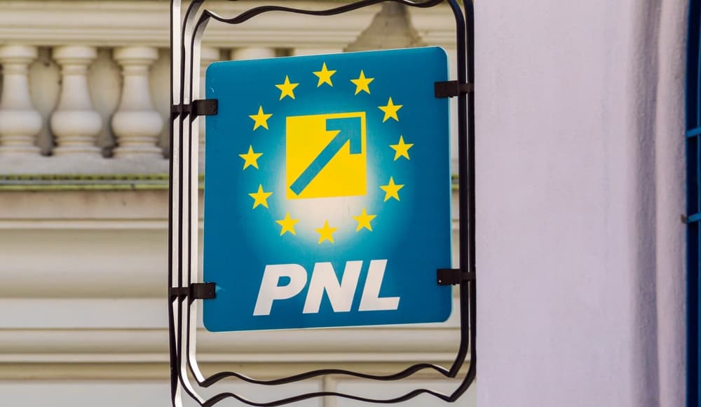 Reacția PNL după ce Adrian Veştea a depus programul de guvernare şi lista de miniştri la Parlament