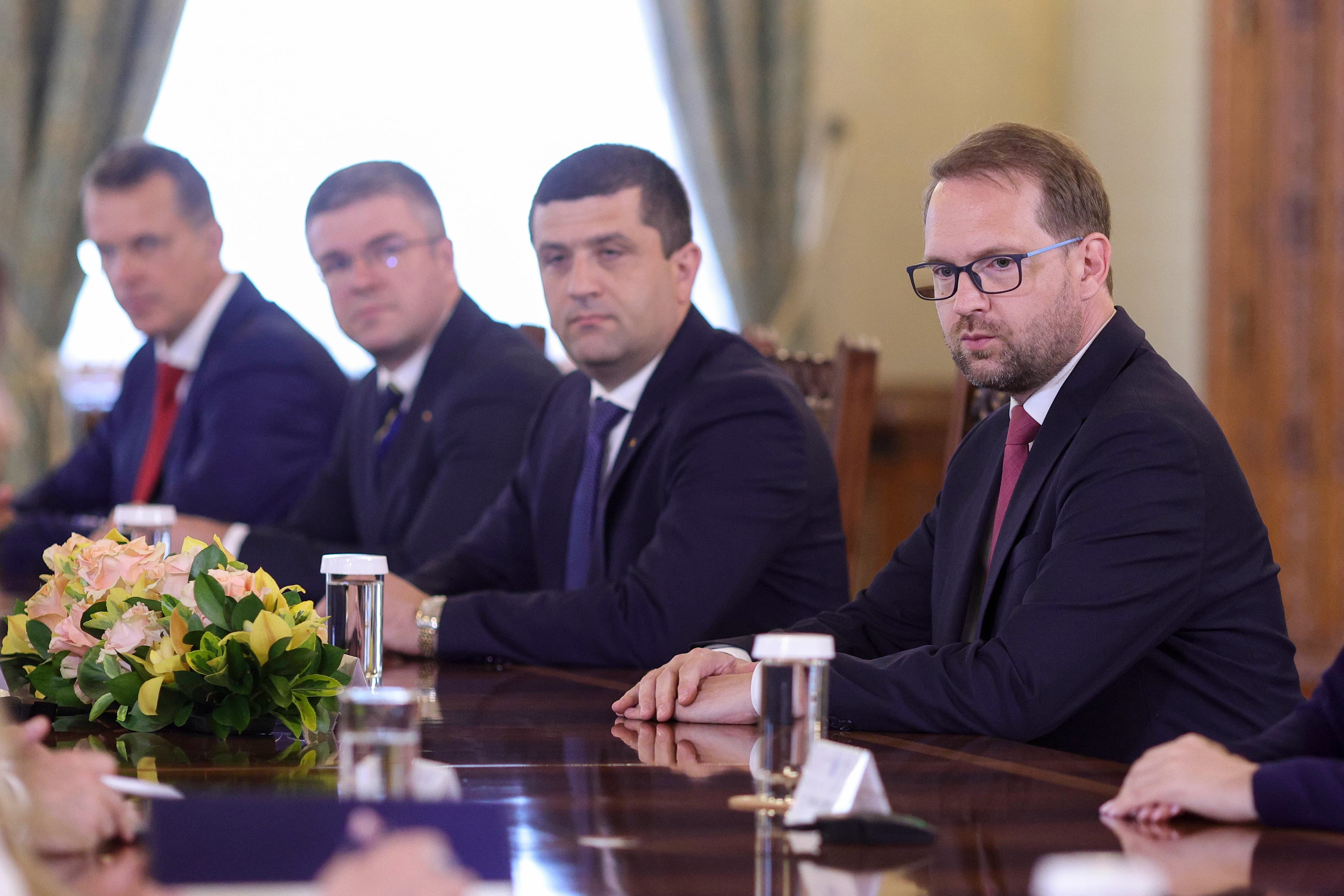 USR va susține un guvern PSD doar în cazul unei rotații guvernamentale. Miruță: Societatea nu acceptă ca PSD să inunde instituțiile