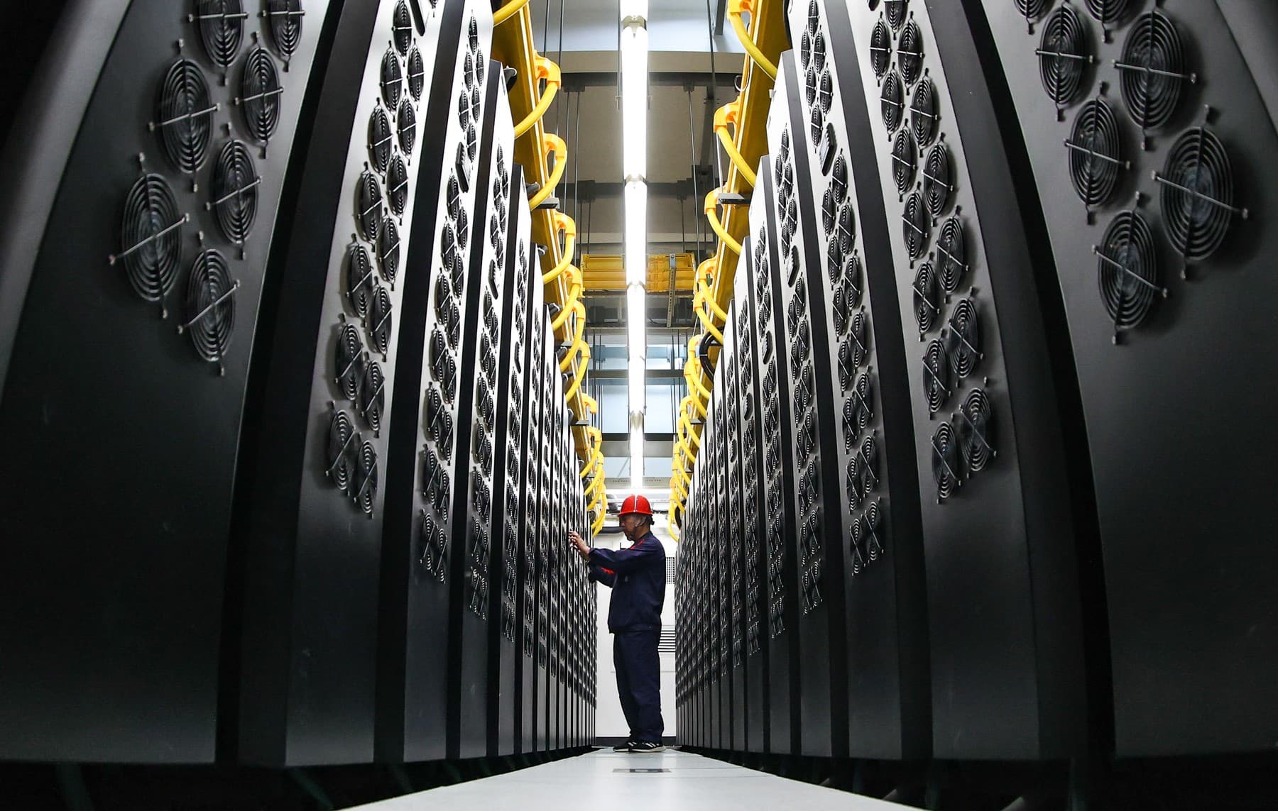 Reușită pentru China, după zece ani: un supercomputer instalat la Shenzhen a fost declarat cel mai puternic din lume