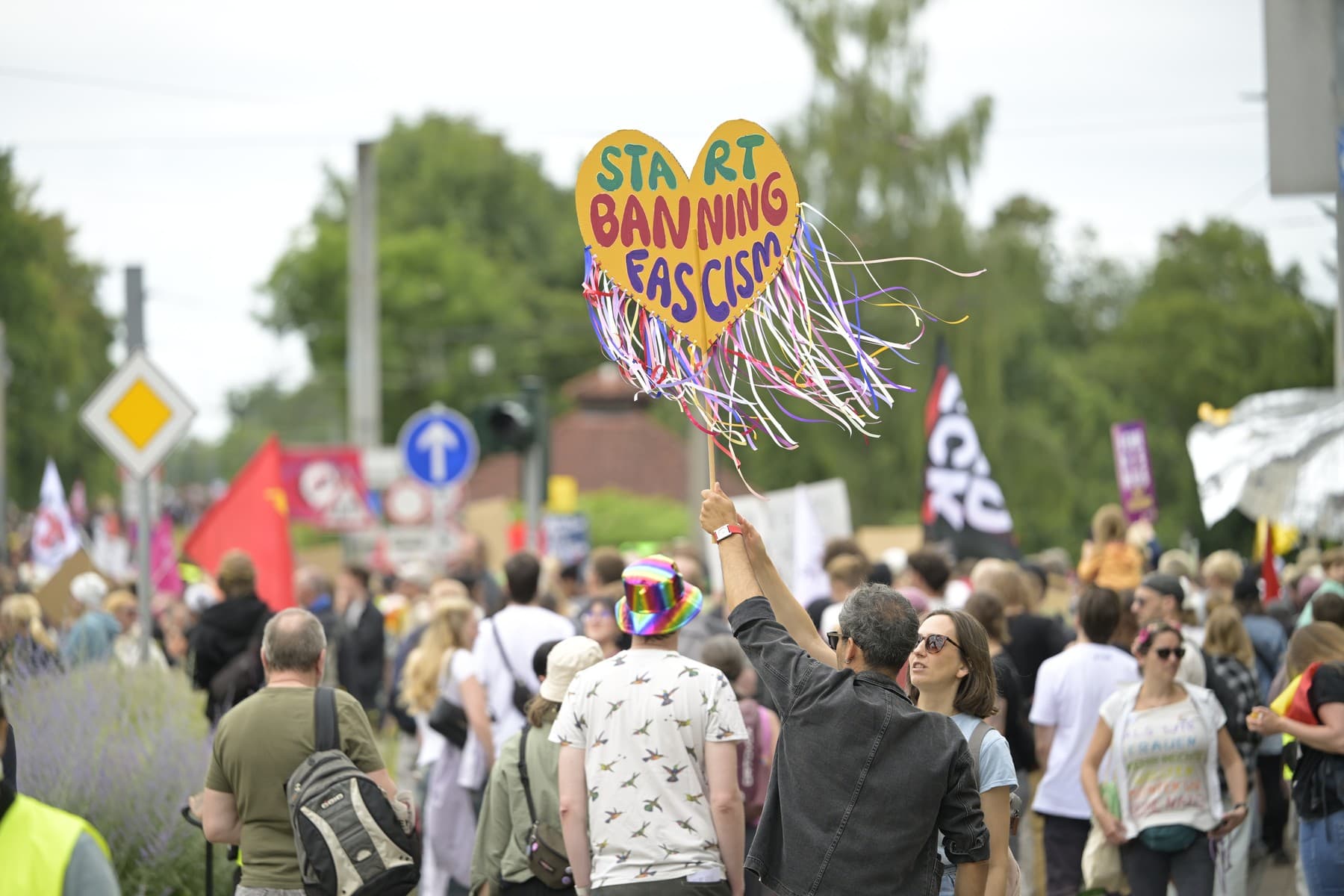 Germania - Mii de manifestanţi s-au adunat la Erfurt, în estul ţării, pentru a împiedica desfăşurarea congresului partidului AfD