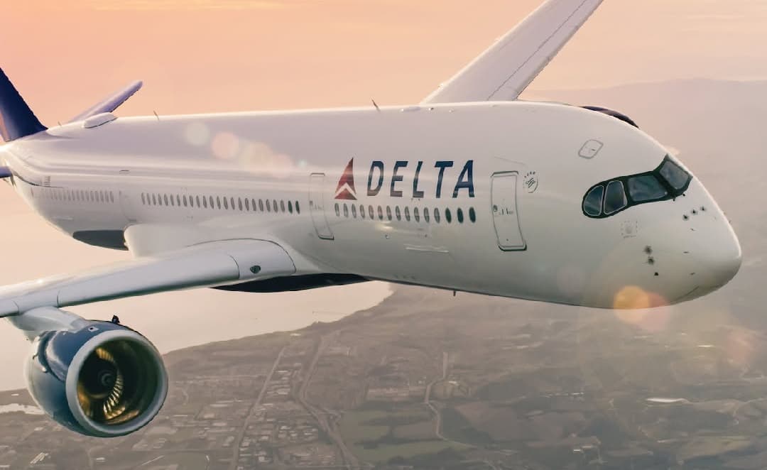 „Tocmai am auzit bubuitura în avion”. Un avion care ateriza la Chicago a intrat în contact cu un foc de artificii