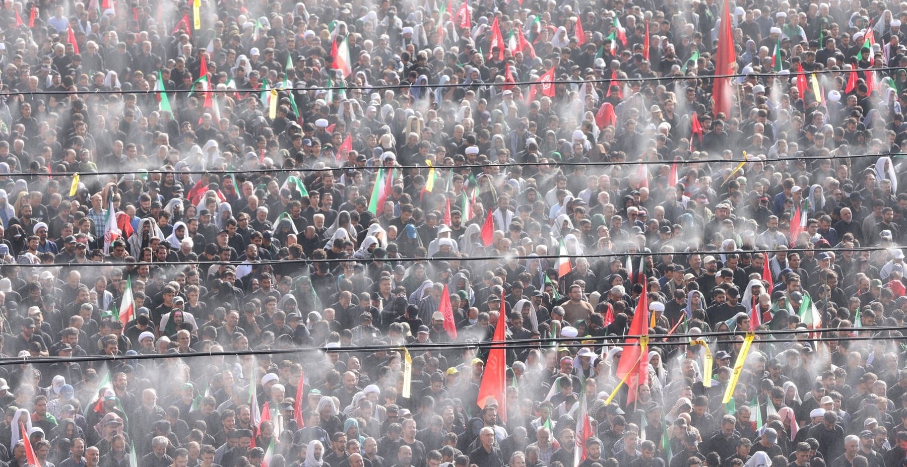 Zeci de mii de iranieni au mers la slujba de înmormântare pentru Ali Khamenei, în a doua zi a funeraliilor publice
