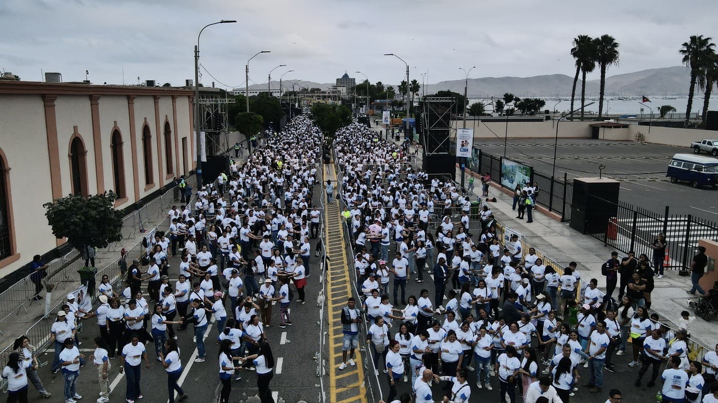 Peru a stabilit un record mondial Guinness cu cel mai mare curs de dans salsa din lume