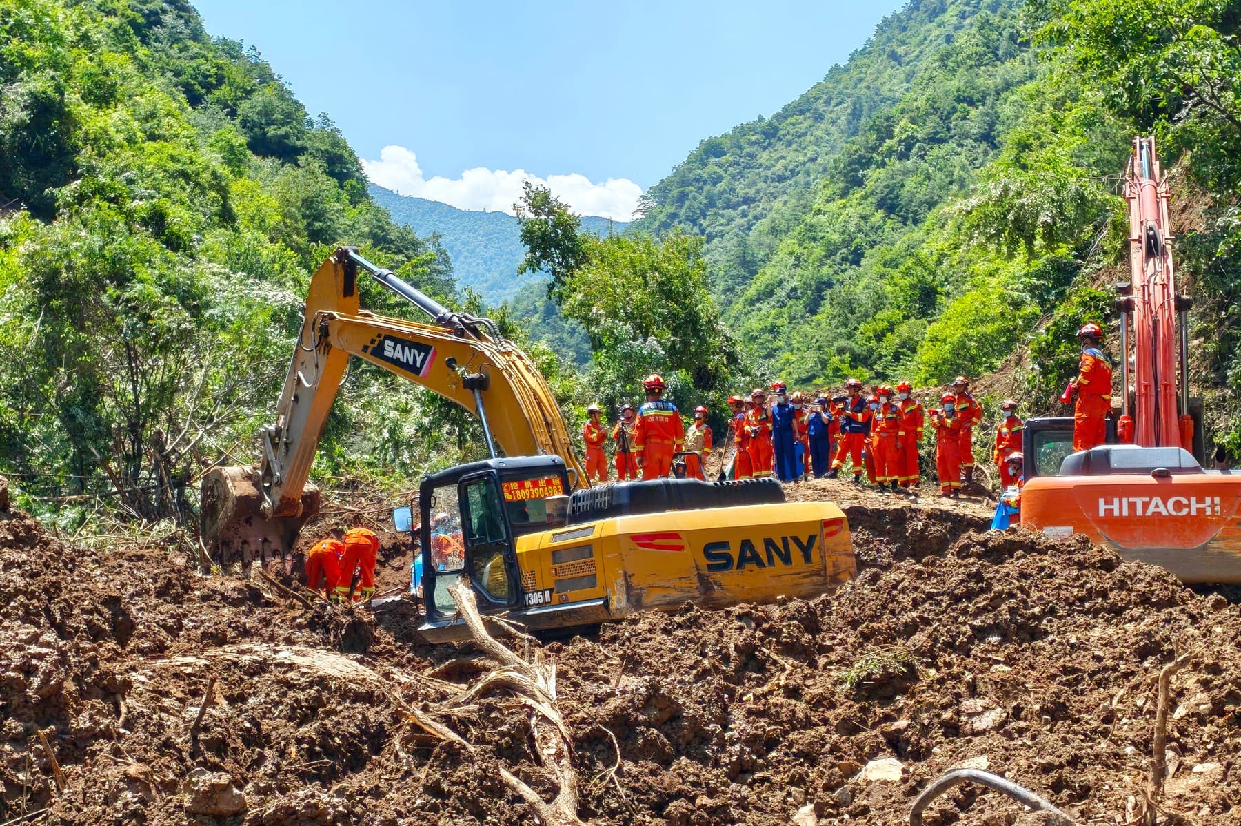 O alunecare de teren în nord-vestul Chinei a îngropat peste 30 de oameni. Bilanţ: 21 de morţi