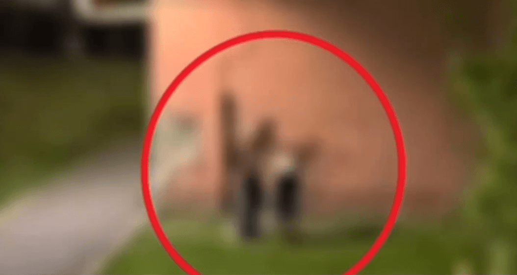 Un bărbat din Brașov a fost arestat după ce și-a bătut partenera. Incidentul, filmat de un localnic