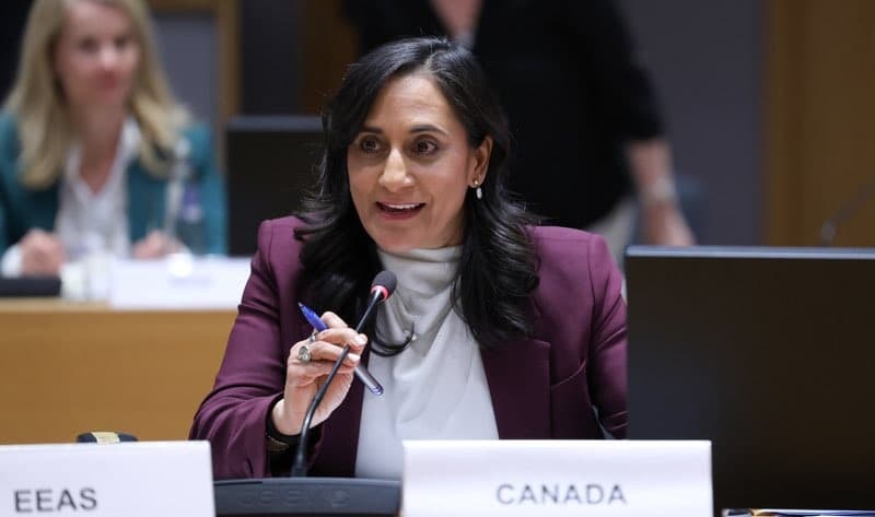 Ministra de Externe a Canadei vine în România