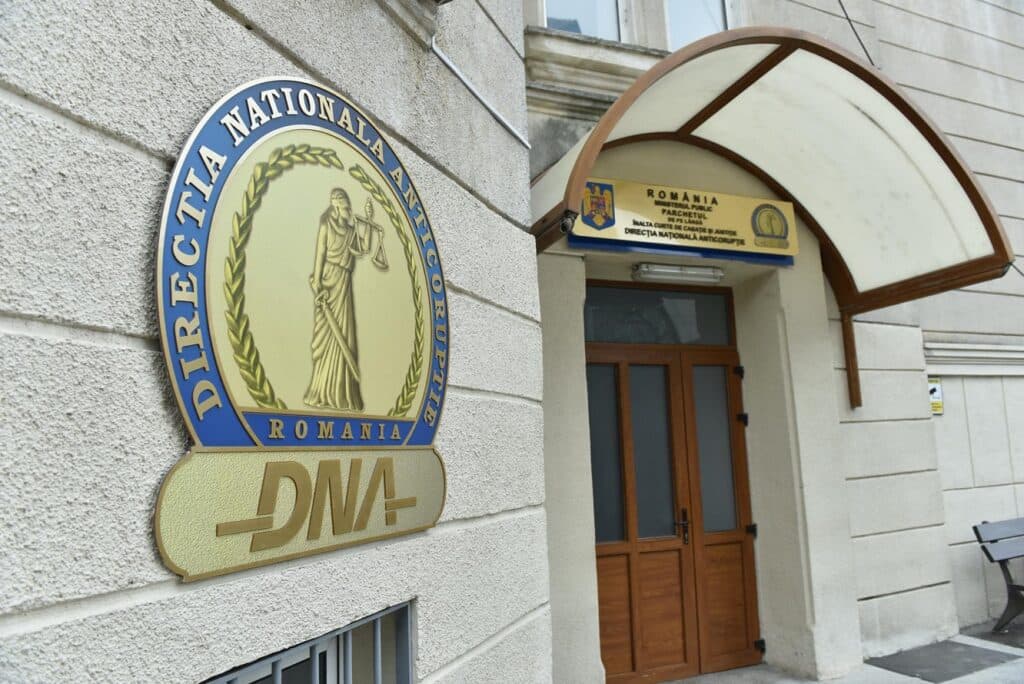 Fost deputat trecut prin trei partide, actual director în Regionala de Drumuri și Poduri Craiova, trimis în judecată de DNA. Ce acuzații i se aduc
