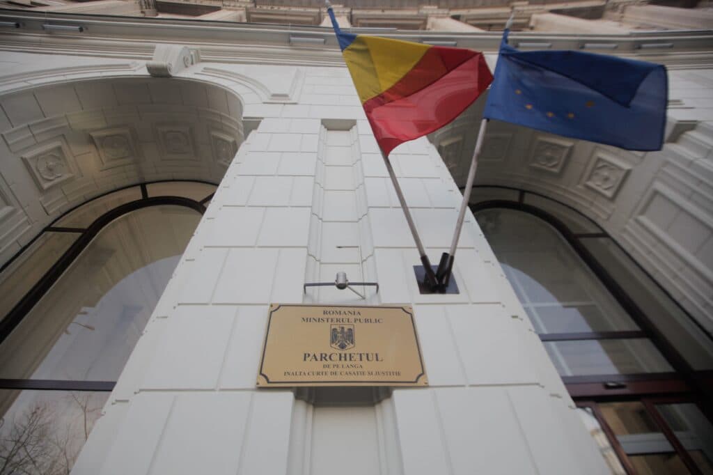Șefii unei companii care furnizează arme MApN și MAI, trimiși în judecată pentru trageri ilegale