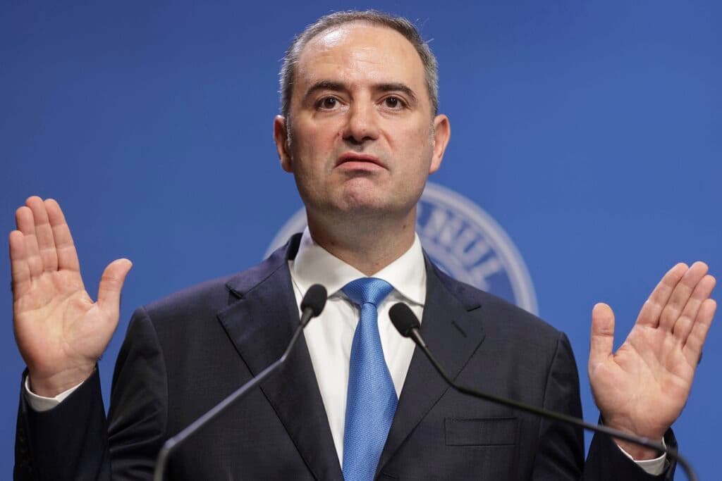 Nazare: Fitch avertizează serios asupra riscurilor legate de instabilitatea politică, întârzierile în reformele PNRR și presiunile externe asupra economiei