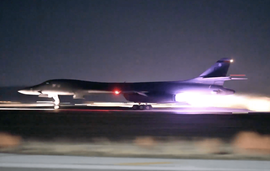 SUA au atacat Iranul, după doborârea elicopterului american. Explozii lângă Strâmtoarea Ormuz