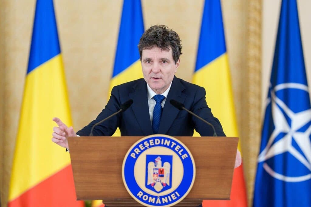 Suveraniștii îi dau târcoale lui Nicușor Dan: Călin Georgescu face apel la parlamentari să-l suspende. AUR știe că nu are voturile, dar Simion face sondaj pe Facebook