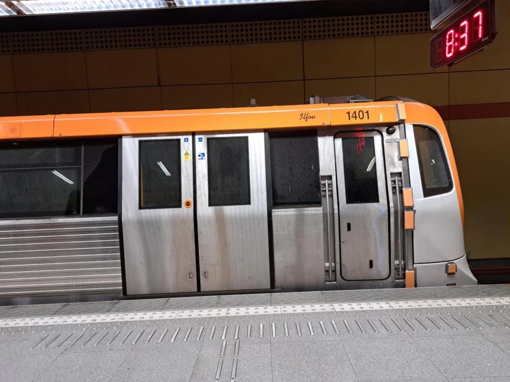 13 trenuri noi pentru metroul din Drumul Taberei: unele sunt în teste, dar nu se știe când vor circula. Întârzieri, penalități și procese (Video)