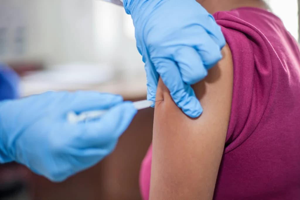 România, în centrul crizei de rujeolă din UE: ratele de vaccinare au scăzut alarmant, medicii avertizează asupra unui nou val