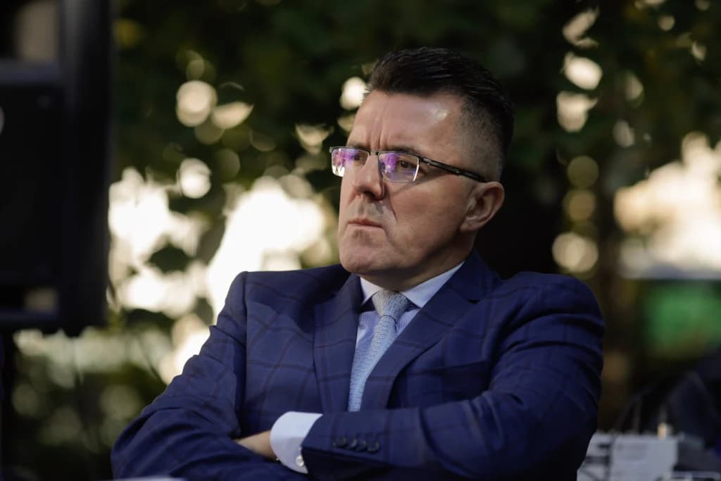 AUR cere din nou anticipate după Congresul PNL: „Războiul dintre userizarea PNL și nicușorizarea PSD nu e al nostru”