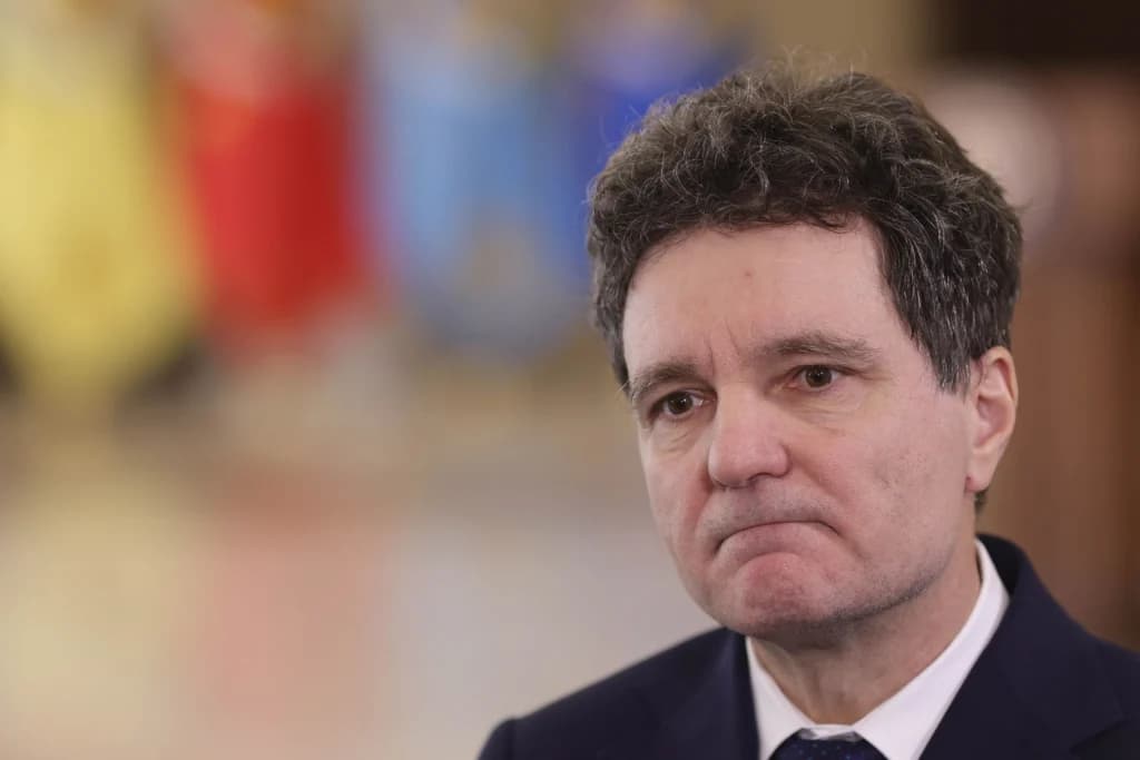Poza care a alimentat teoriile conspirației într-o zi decisivă pentru Guvernul Veștea. Ce căutau Nicușor Dan, Rareș Bogdan, Pahonțu, Tomac și Negrescu la aceeași masă?