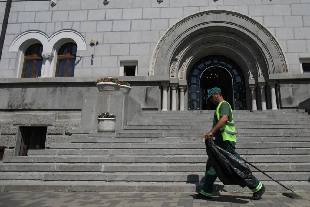 Cum s-au blocat în instanță planurile lui George Tuță de a înlocui Romprest. Și ce urmează