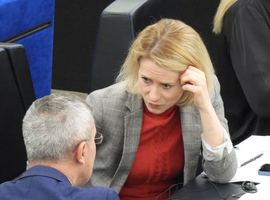 Drona de la Galați a ajuns în Parlamentul European. Românii au acuzat Rusia și au spus că țara noastră a fost ținta unui atac ostil. Nu și Șoșoacă!