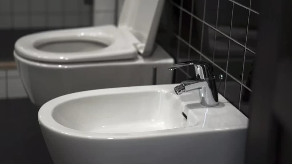 Ce este un WC smart și cum îți schimbă experiența zilnică