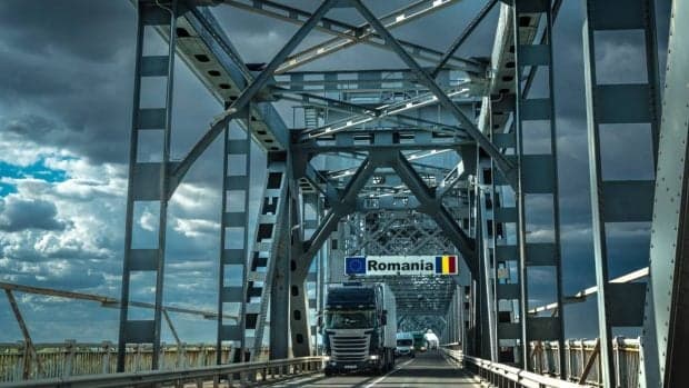 Șoferii români care sunt scutiți de taxa de pod Giurgiu-Ruse. Ordinul de la Ministerul Transporturilor introduce excepții pentru anumite categorii de mașini