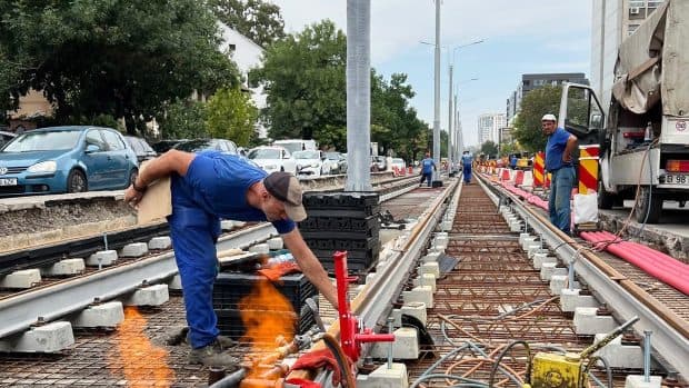 Restricţii de circulație începând din 21 martie, pe un bulevard mare din București, pentru modernizarea liniei de tramvai
