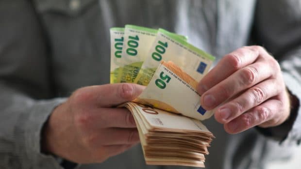 Un bărbat dezvăluie cum câștigă 4.000 de euro pe lună, fără facultate: „Am impus o regulă simplă, iar acum abia mai pot răspunde la telefon”