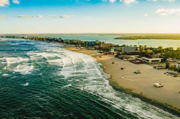 Apele Române va cheltui 1,5 milioane de euro pe reamenajarea plajei din Mamaia. Cum va arăta stațiunea după finalizarea lucrărilor