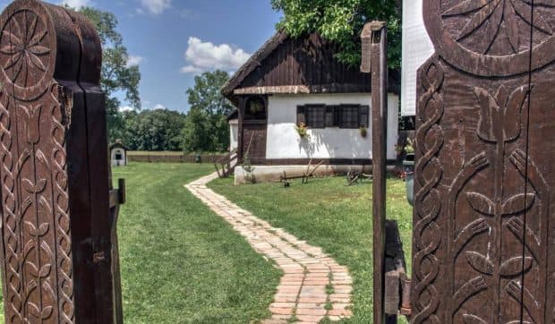 O familie oferă gratis o casă cu grădină într-un sat cu doar 206 locuitori. Există o singură condiție: „Am avut 300 de apeluri în câteva ore”