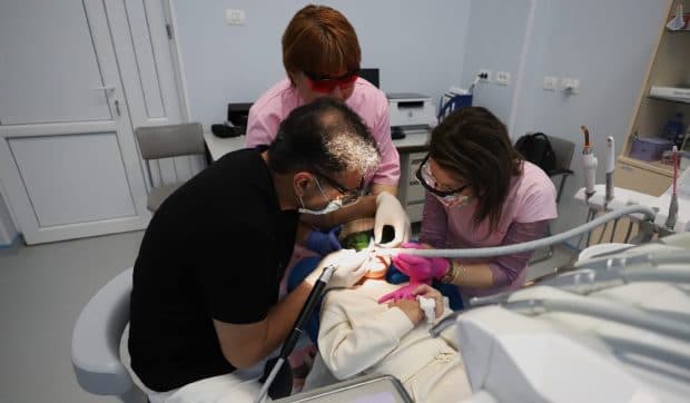 Prima fetiță operată „fără durere” și fără anestezie și care are un zâmbet nou-nouț, premieră în Ambulatoriul Spitalului Grigore Alexandrescu