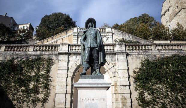 Scheletul muschetarului d’Artagnan a fost descoperit după mai bine de 350 de ani, sub altarul unei biserici din Olanda