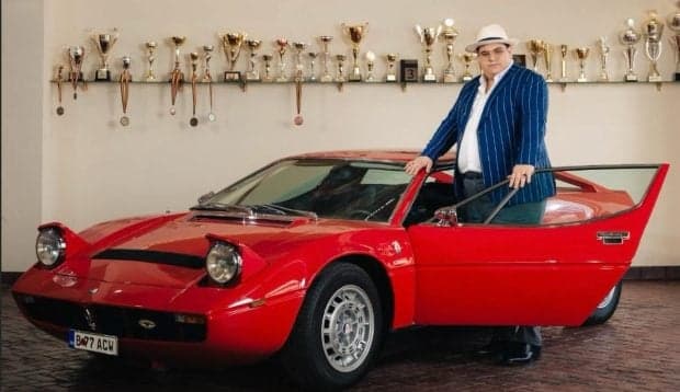 Cine e regizorul român care deține peste 70 de mașini, dintre care 32 de epocă. Din colecția sa face parte și mașina lui Benny Andersson de la trupa ABBA