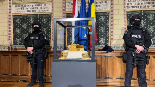 Coiful de la Coţofeneşti şi două brăţări dacice vor fi expuse la Muzeul de Istorie până pe 3 mai, după ce au fost recuperate în urma furtului din Olanda