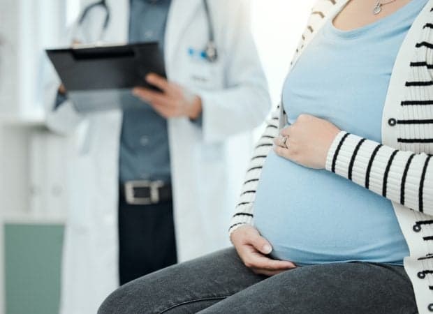 „Halucinant și înspăimântător”. O gravidă a trebuit să plece în Germania pentru a-și salva bebelușul și să plătească 13.000 de euro, după ce a fost refuzată la Spitalul Filantropia din București