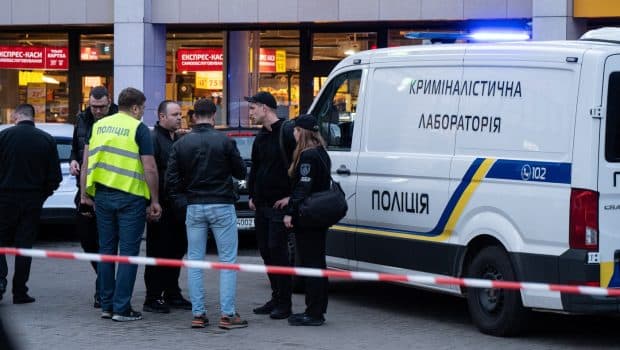 Atac armat de la Kiev. Doi polițiști au fost suspendați și sunt anchetați: „O rușine pentru întregul sistem”