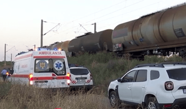 Un tânăr din Cluj a murit lovit de tren, cu căștile în urechi în timp ce mergea să se înscrie la școala de șoferi