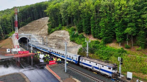 Ultima șansă pentru podurile de pe Valea Jiului: CFR Timișoara reia forțat licitațiile pentru siguranța trenurilor