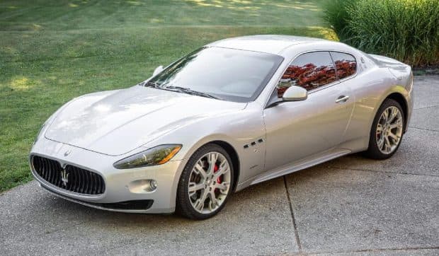 Singurul Maserati GranTurismo S manual din lume, scos la vânzare: are un motor V8 de 4,7 litri, 440 CP și puțin peste 22.000 km