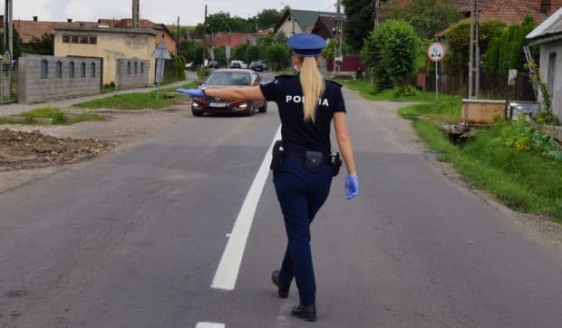 Întrebarea la care nu ar trebui să răspunzi unui polițist rutier atunci când te trage pe dreapta