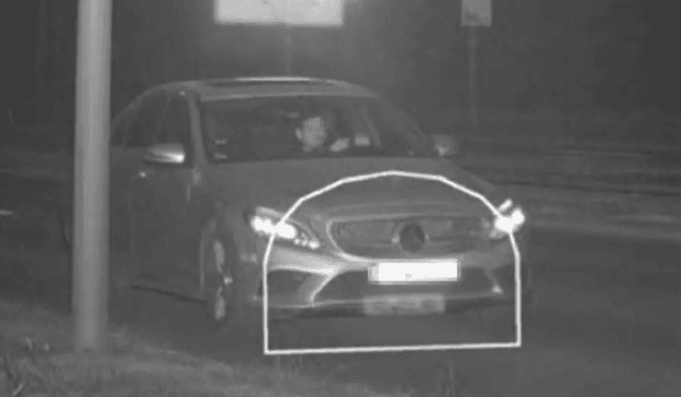 Un șofer a gonit spre spital cu soția însărcinată, a fost prins de radar, amendat și lăsat fără permis, dar judecătorul a anulat decizia