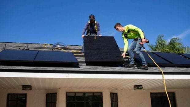 Energie solară la discreție: de ce sunt utile bateriile pentru panouri fotovoltaice