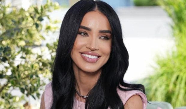 Adelina Pestrițu a rămas fără contul de Instagram. Câți bani face vedeta din social media