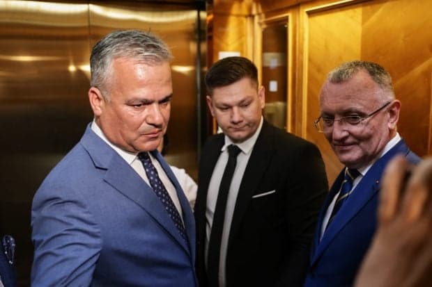 Scenariile pentru viitorul guvern. Adrian Veștea număra voturile, dar nu ies. Ce face opoziția PNL-USR-UDMR