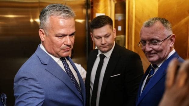 Război în PNL: „aripa Veștea” cere anularea Congresului Extraordinar și a clauzei anti-PSD. Partidul îi acuză de „sabotaj”