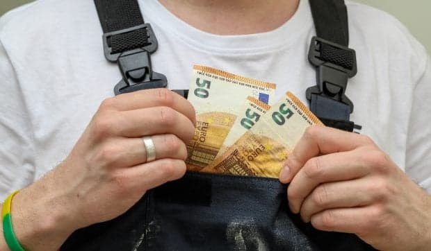 Ajutor financiar de până la 2.400 de euro pentru angajații sub 35 de ani, în Italia. Cine poate beneficia de bani