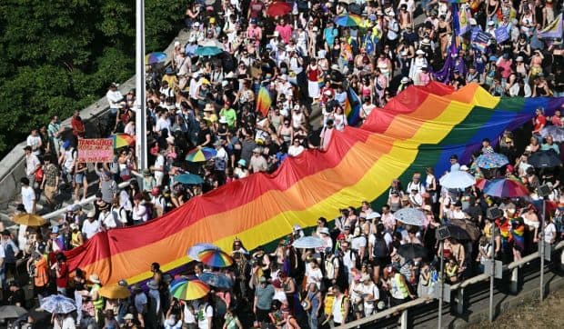 Prima paradă Pride în Budapesta după căderea regimului Orban, care încerca an de an să oprească manifestările: „Simțim mai multă libertate”